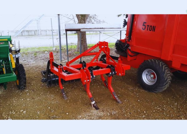 Murshid Farm Industries Implement Chisel Plough with 5 Tines - A close-up view of the robust and efficient agricultural equipment designed for precision plowing.