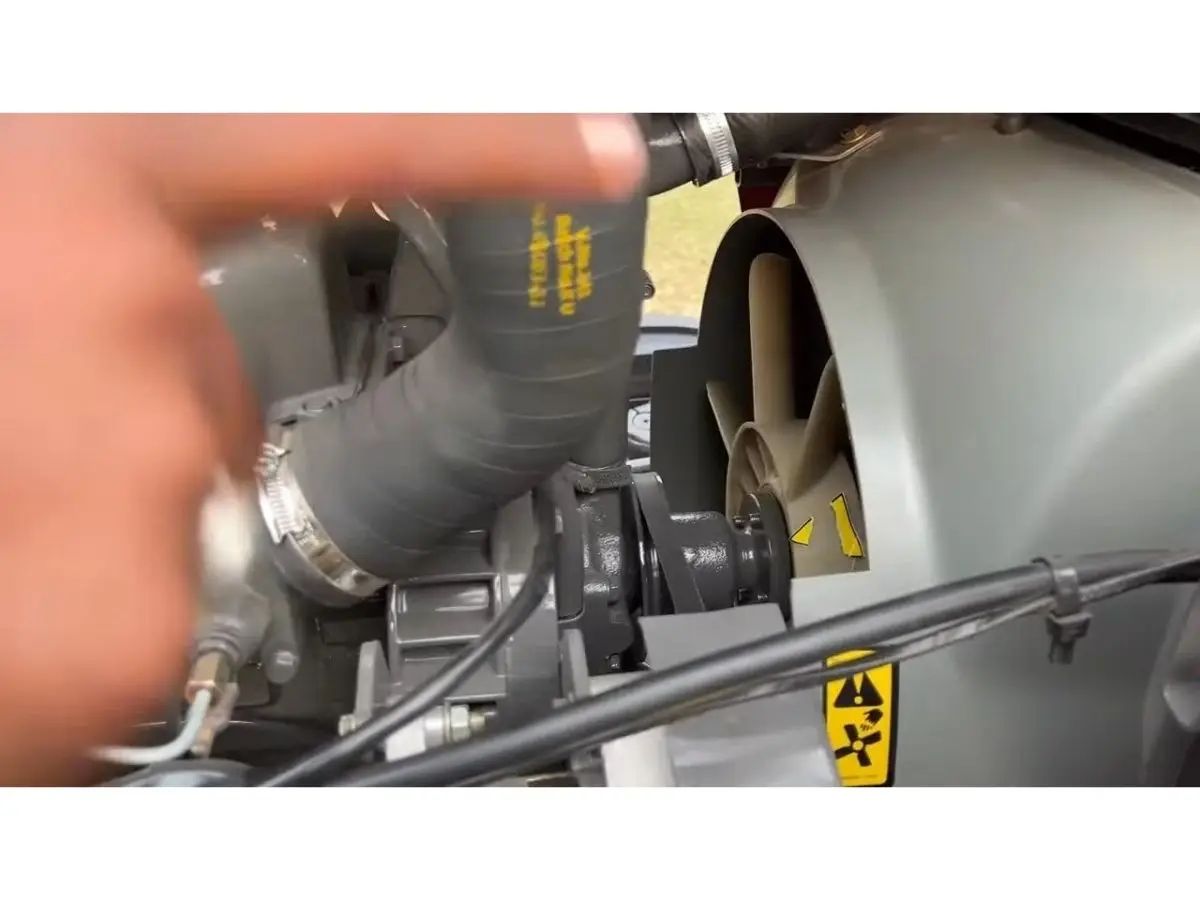 Low Maintenance Massey Ferguson tractor MF 240 2WD 50 HP equipped with Diesel Engine for Cultivation for Low Budget Mechanized - Image 4