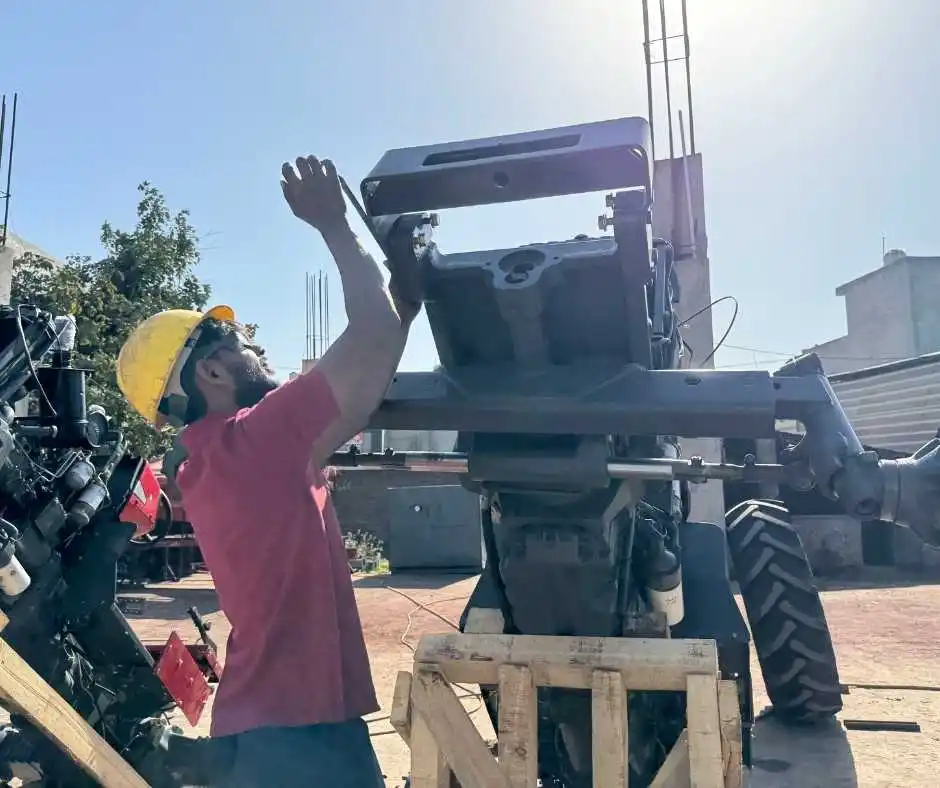 Massey Ferguson 375 PTO implements offering excellent traction in tough terrains, fitted with reliable hydraulic system - Image 2