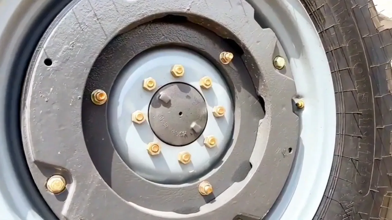 Millat MF 385 Deluxe – 2WD 85HP Massey Ferguson Tractor - Image 8