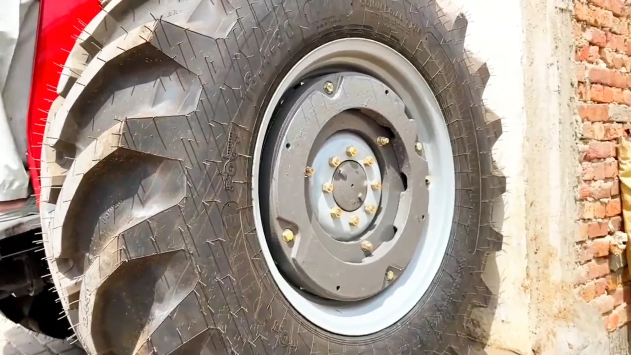 Millat MF 385 Deluxe – 2WD 85HP Massey Ferguson Tractor - Image 7