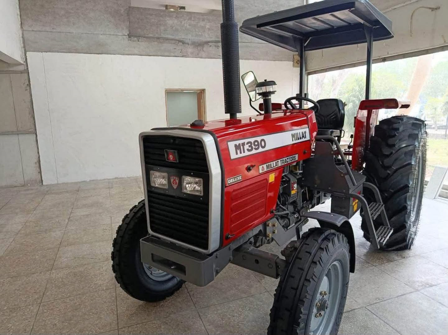 Red Millat MT390 2WD Deluxe 90 HP tractor